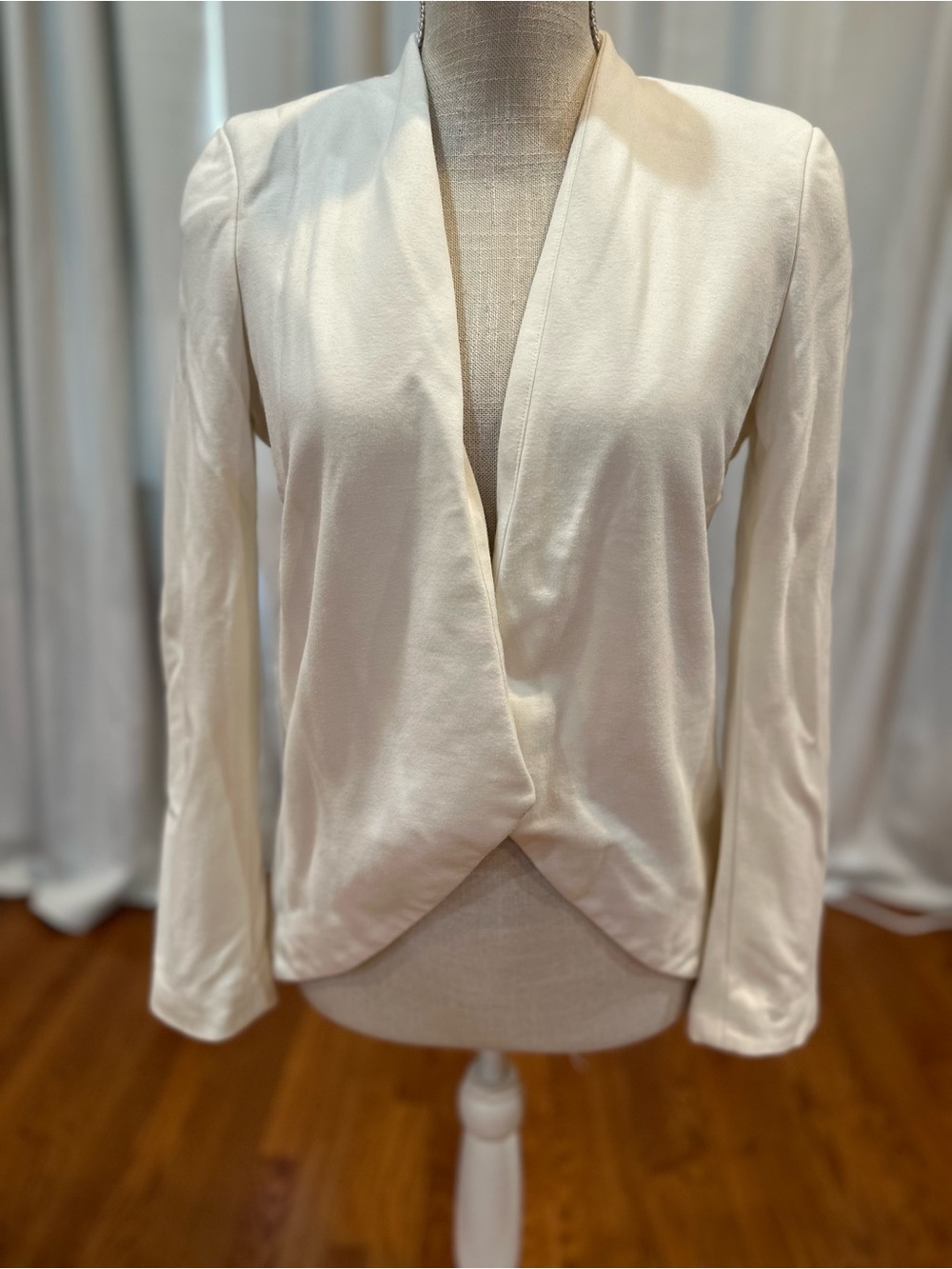 Blaque Label off white open front blazer women’s size medium EUC